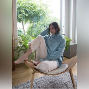 DOG WALKER CHUNKY COWL SWEATER - in Mist